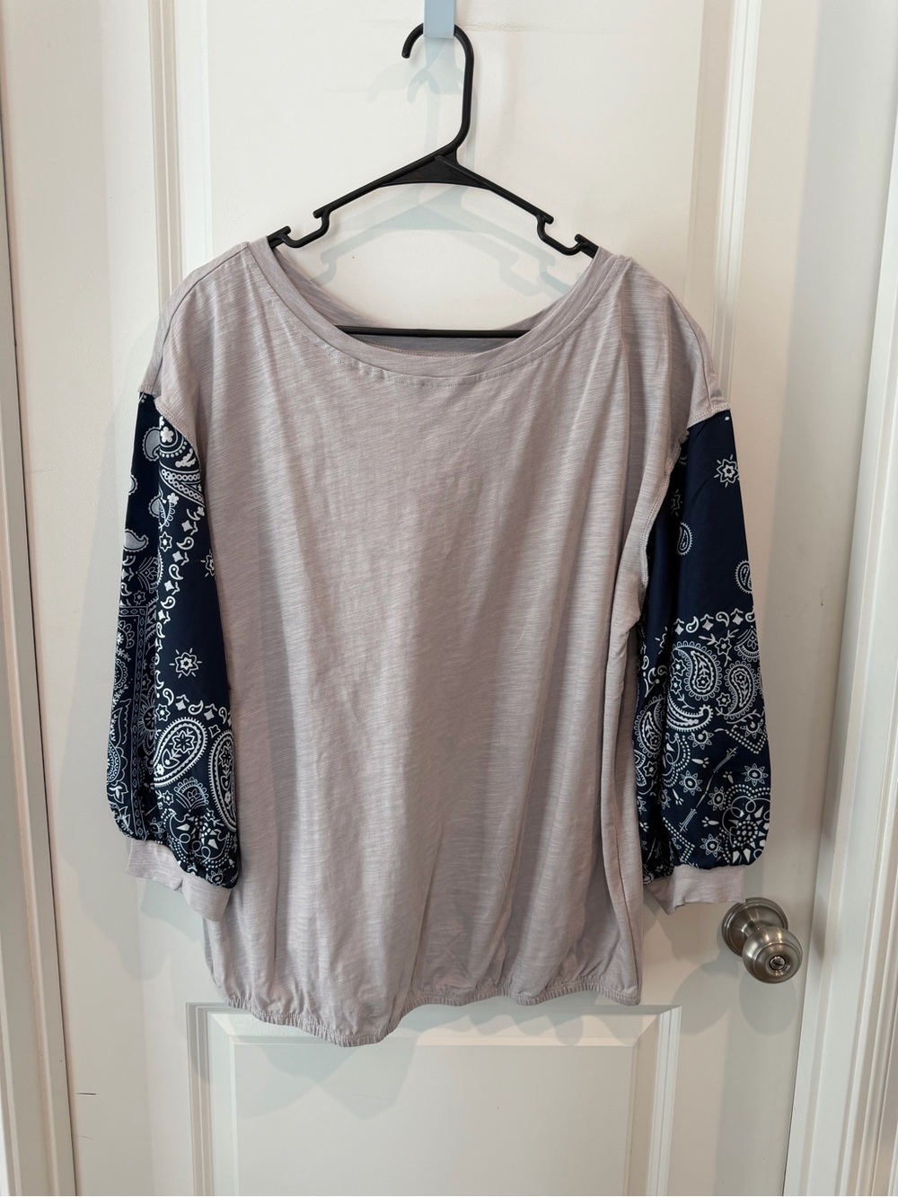 Boho Gray Top with Navy Paisley Sleeves Size XL